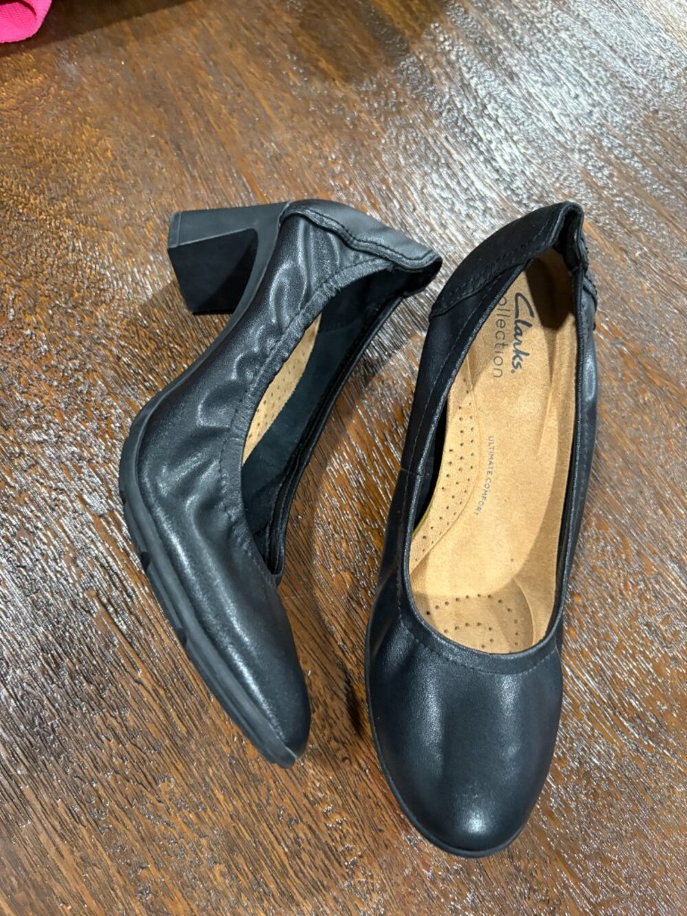 Ladies Black Clarks Ultimate Comfort Heels Dress Shoes with Stretch sz US 9 - Picture 2 of 3